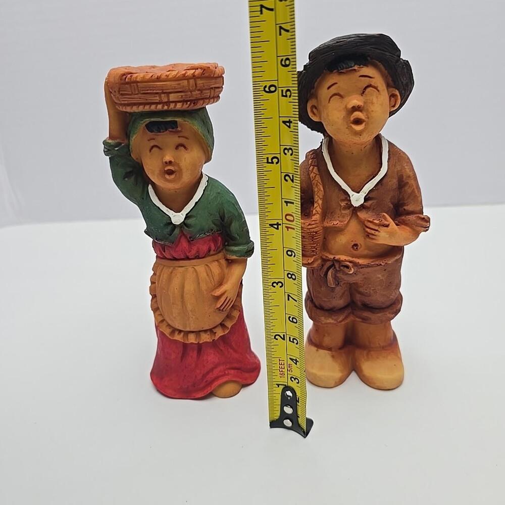 Lot of 2  Doo Lee Koreart man and woman with Basket Resin Figurines 6.5" - Picture 14 of 15